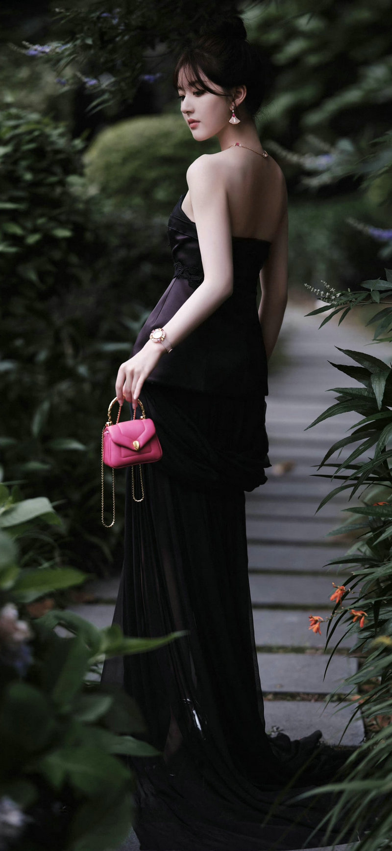 蜜蜡为啥很轻像塑料