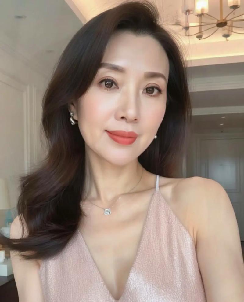 陈伟霆晒女装照 陈伟霆 女装