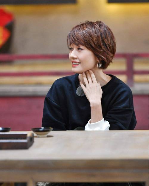 杨超越自戴套ai造梦