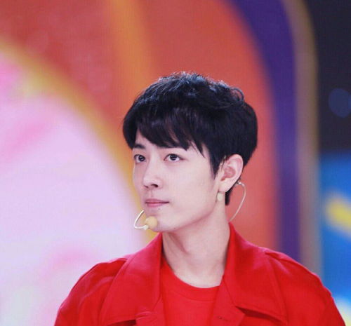 明月镜片成本6元零售价上百