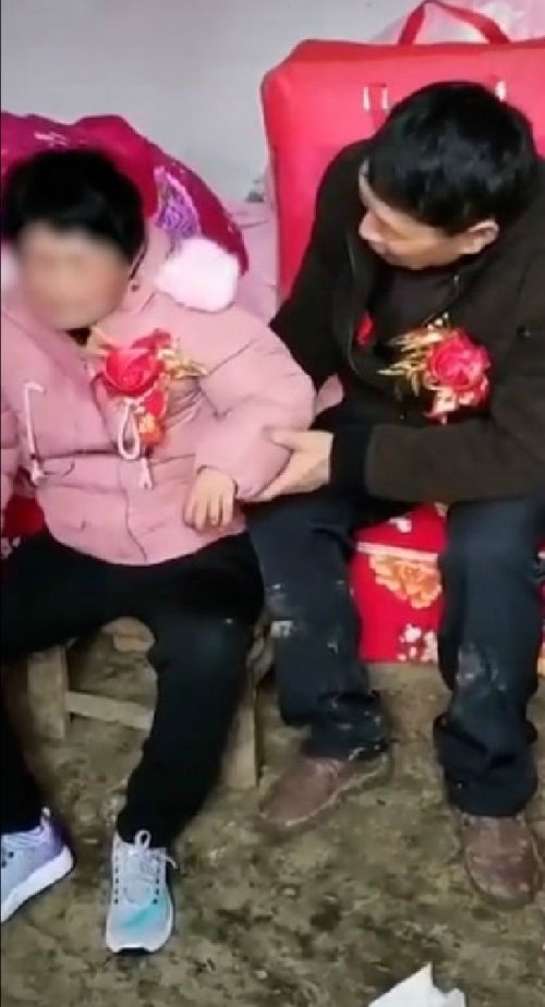 侯佩岑第一次是周杰伦的吗